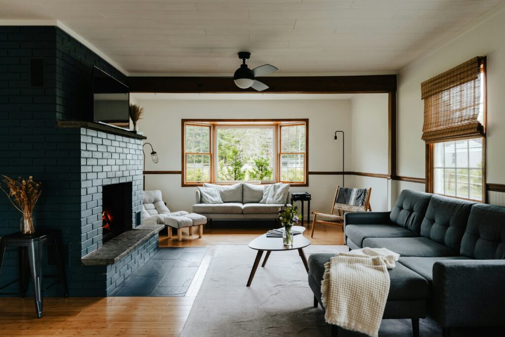 clay-banks-fTVsh3XeL5o-unsplash